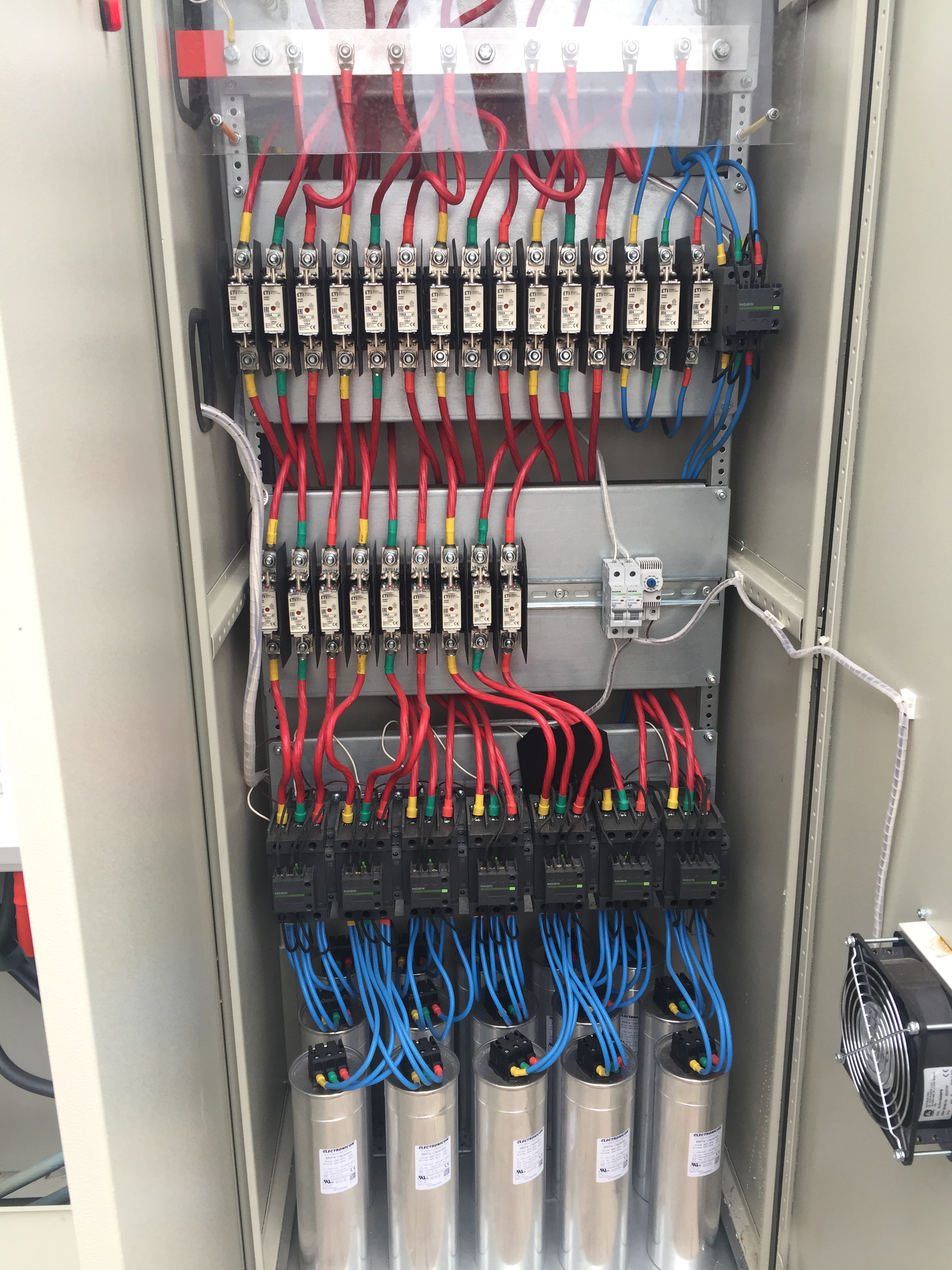 автоматическая установка компенсации реактивной мощности 300 кВАр